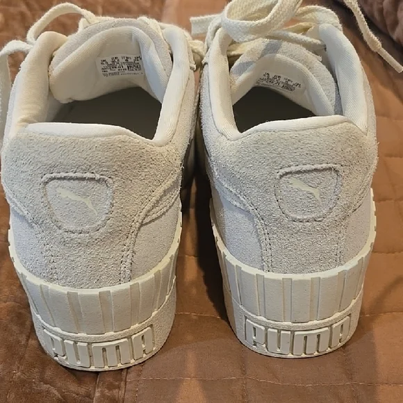 Puma Women's Cream Sneakers - Picture 2 of 2